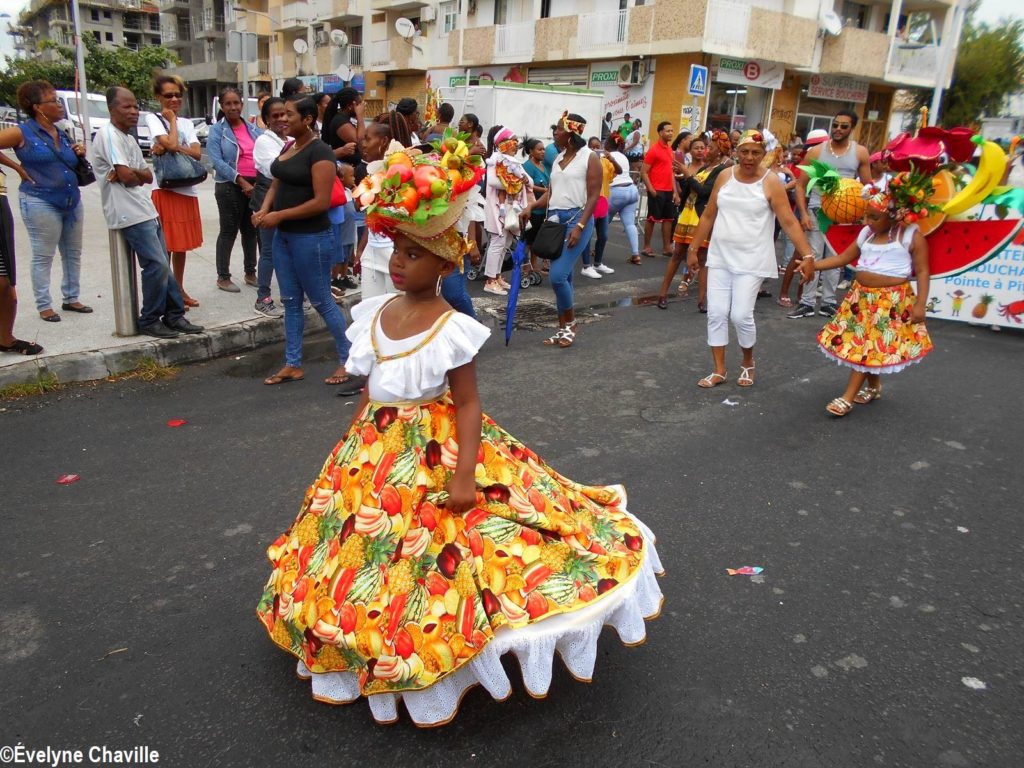 Sainte-Colombe-sur-Gand. Les enfants de l'école fêtent carnaval